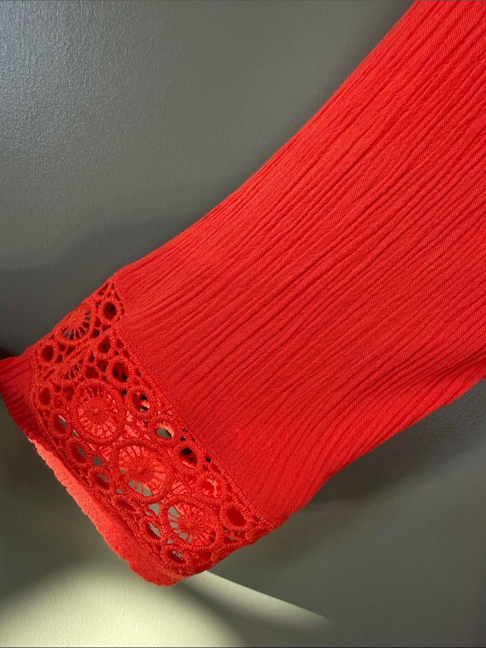 Liv Los Angeles Embroidered V-Neck Top NWOT - Picture 5 of 9